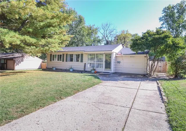 Single family home for sale at 6001 N Tracy Ave, Kansas City, MO 64118 | MLS# 2647191