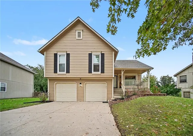 Photo 3 of Single family home for sale at 10208 Longwood Ct, Kansas City, KS 66109 | MLS# 2647193 | Listing updated on 2026-10-20