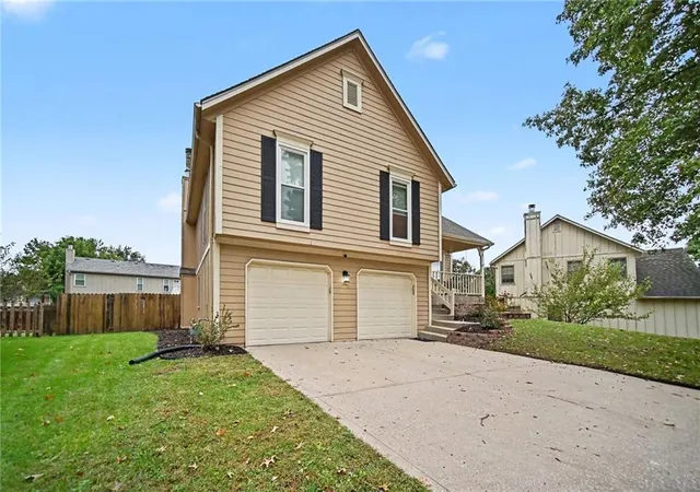 Photo 3 of Single family home for sale at 10208 Longwood Ct, Kansas City, KS 66109 | MLS# 2647193 | Listing updated on 2026-10-20