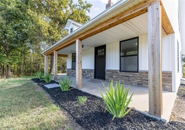 Photo 3 of Single family home for sale at 940 Ne 981 Road, Windsor, MO 65360 | MLS# 2647195 | Listing updated on 2026-10-15