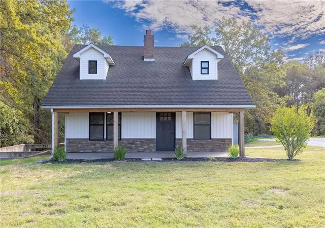 Photo 4 of Single family home for sale at 940 NE 981 Road, Windsor, MO 65360 | MLS# 2647195 | Listing updated on 2026-10-15