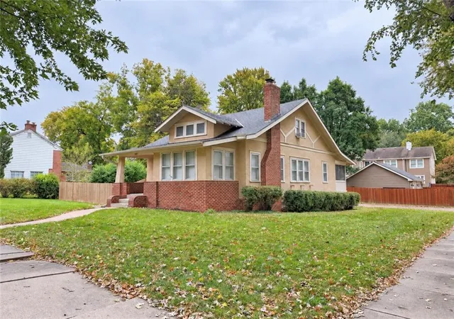 Single family home for sale at 2724 Fairleigh Ter, Saint Joseph, MO 64506 | MLS# 2647197