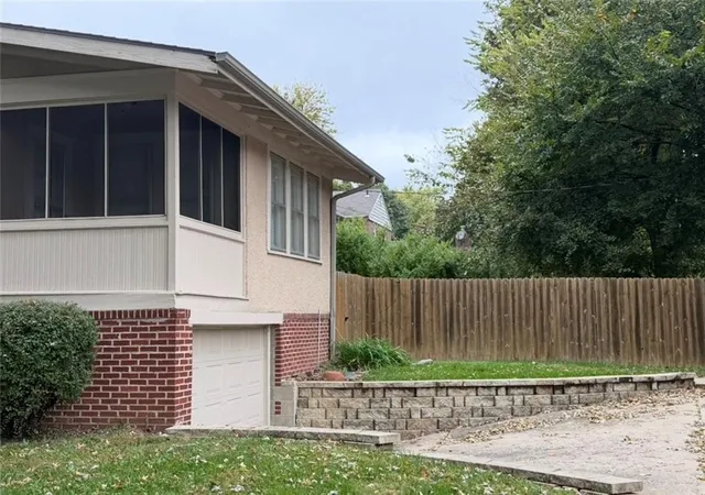Photo 3 of Single family home for sale at 2724 Fairleigh Ter, Saint Joseph, MO 64506 | MLS# 2647197 | Listing updated on 2026-10-19