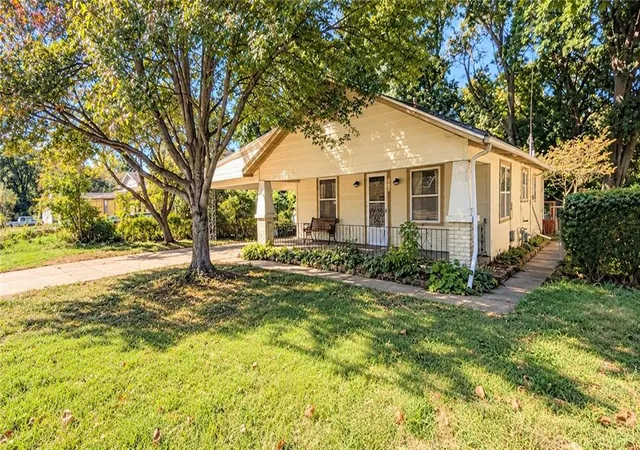 Photo 3 of Single family home for sale at 1820 S 22nd Street, Kansas City, KS 66106 | MLS# 2647199 | Listing updated on 2026-10-23