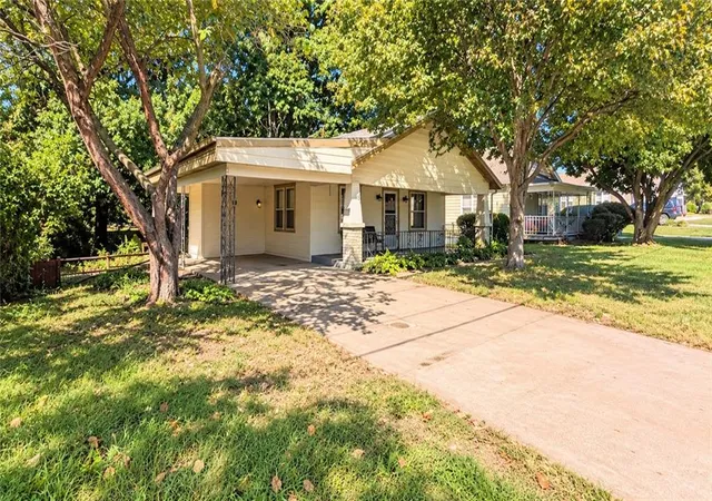 Photo 3 of Single family home for sale at 1820 S 22nd Street, Kansas City, KS 66106 | MLS# 2647199 | Listing updated on 2026-10-23