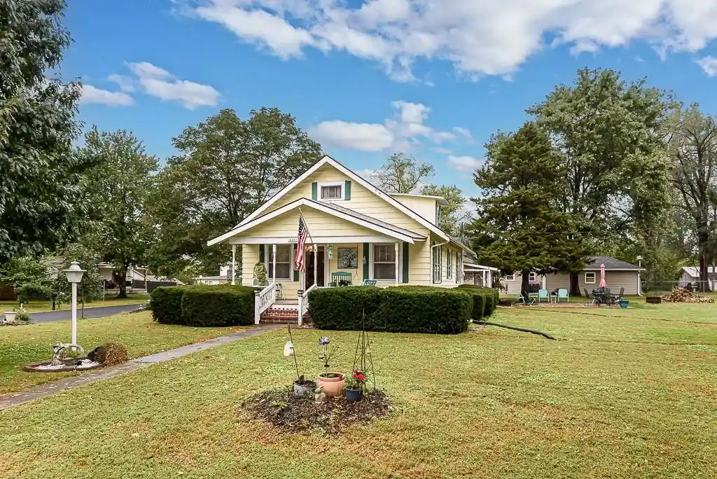 Single family home for sale at 15552 Ripley St, Basehor, KS 66007 | MLS# 2647200