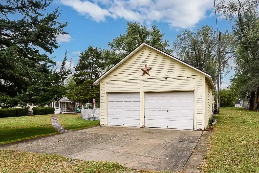 Photo 2 of Single family home for sale at 15552 Ripley St, Basehor, KS 66007 | MLS# 2647200 | Listing updated on 2026-10-15