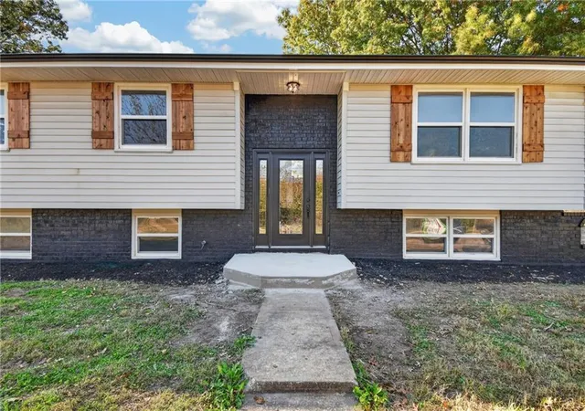 Photo 1 of Single family home for sale at 26502 Blinker Light Rd, Harrisonville, MO 64701 | MLS# 2647203 | Listing updated on 2026-10-29
