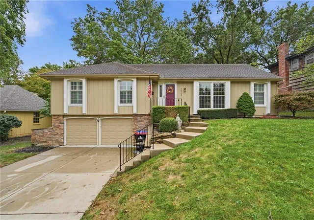 Photo 1 of Sale Pending at 10709 W 101st Street, Overland Park, KS 66214 | MLS# 2647205 | Listing updated on 2026-10-19