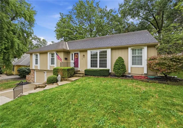 Photo 2 of Sale Pending at 10709 W 101st Street, Overland Park, KS 66214 | MLS# 2647205 | Listing updated on 2026-10-19