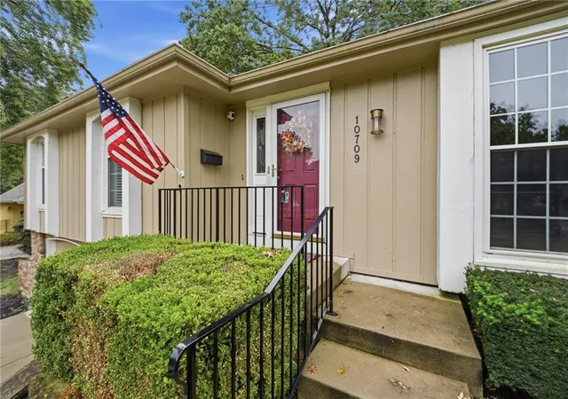 Photo 3 of Sale Pending at 10709 W 101st Street, Overland Park, KS 66214 | MLS# 2647205 | Listing updated on 2026-10-19
