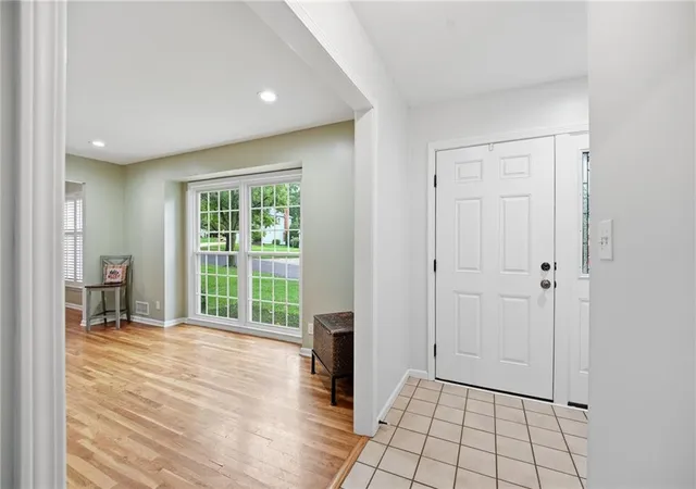 Photo 3 of Sale Pending at 10709 W 101st Street, Overland Park, KS 66214 | MLS# 2647205 | Listing updated on 2026-10-19