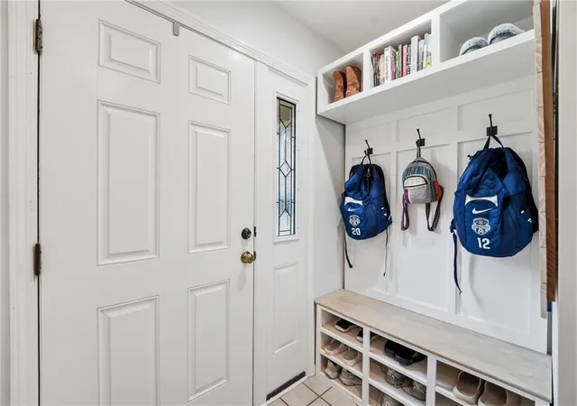 Photo 4 of Sale Pending at 10709 W 101st Street, Overland Park, KS 66214 | MLS# 2647205 | Listing updated on 2026-10-19