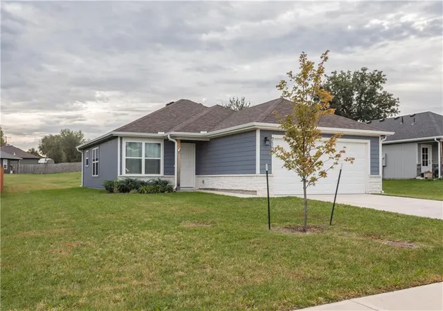 Photo 2 of Single family home for sale at 713 Hidden Meadows Dr, Paola, KS 66071 | MLS# 2647207 | Listing updated on 2026-10-22