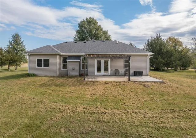 Photo 3 of Single family home for sale at 8041 Joe Montana Dr, Cameron, MO 64429 | MLS# 2647210 | Listing updated on 2026-10-22