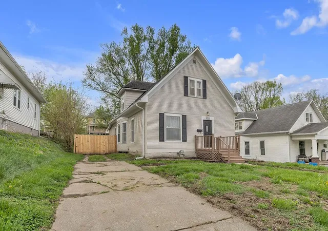 Photo 2 of Single family home for sale at 3222 Penn St, Saint Joseph, MO 64507 | MLS# 2647214 | Listing updated on 2026-10-15