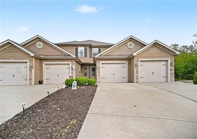 Photo 1 of Townhouse for sale at 11684 N Ewing Ave, Kansas City, MO 64156 | MLS# 2647216 | Listing updated on 2026-10-20