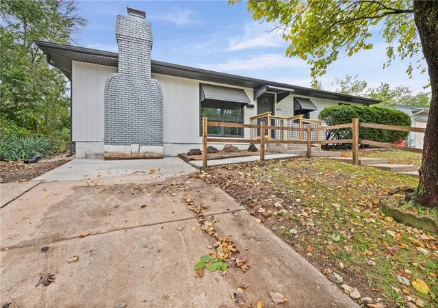 Photo 2 of Single family home for sale at 3329 S Claremont Ave, Independence, MO 64052 | MLS# 2647219 | Listing updated on 2026-10-17