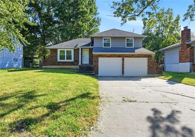 Single family home for sale at 1419 N Aztec Ave, Independence, MO 64056 | MLS# 2647225