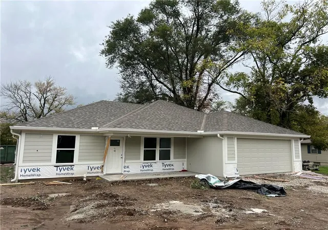 Single family home for sale at 204 N 24th Street, Lexington, MO 64067 | MLS# 2647227