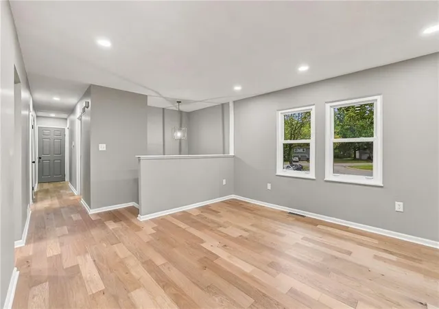 Photo 3 of Sale Pending at 909 S Montclaire Dr, Olathe, KS 66061 | MLS# 2647231 | Listing updated on 2026-10-19