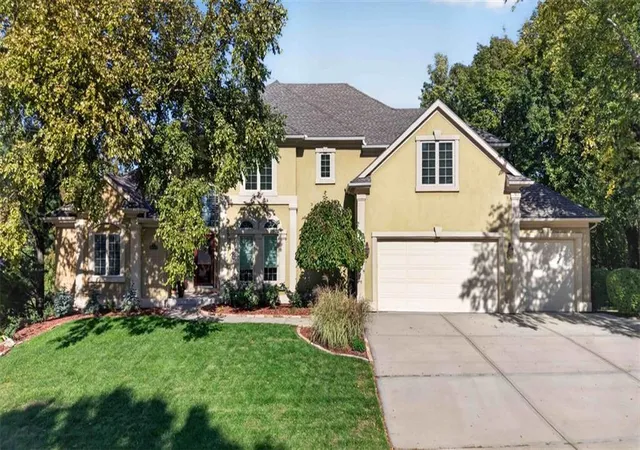 Single family home for sale at 6119 S National Dr, Kansas City, MO 64152 | MLS# 2647233