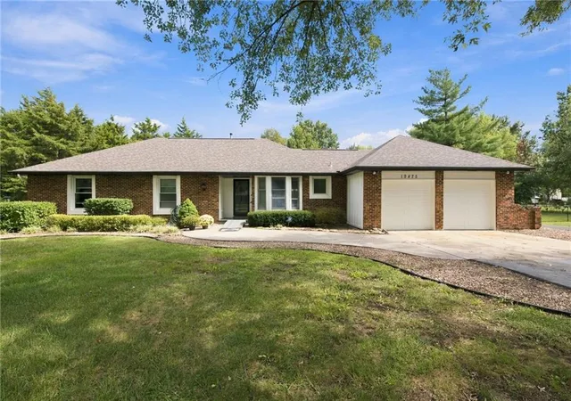Photo 4 of Single family home for sale at 19475 Hardy St, Stilwell, KS 66085 | MLS# 2647234 | Listing updated on 2026-10-15