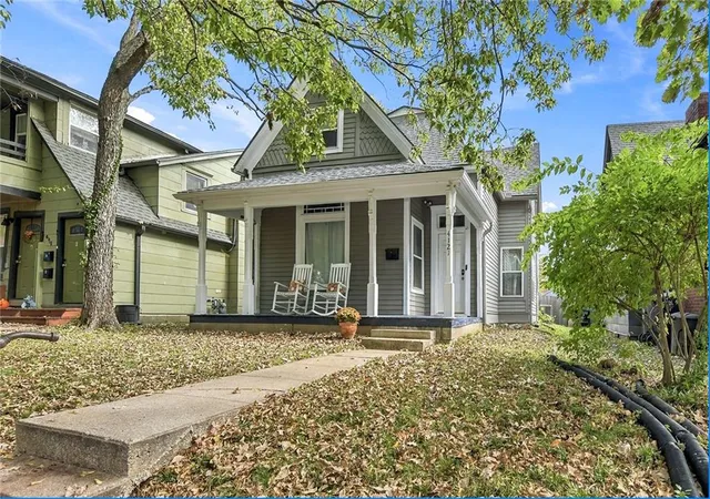 Photo 3 of Single family home for sale at 4121 Oak St, Kansas City, MO 64111 | MLS# 2647236 | Listing updated on 2026-10-22