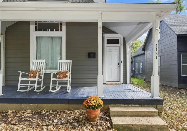 Photo 4 of Single family home for sale at 4121 Oak St, Kansas City, MO 64111 | MLS# 2647236 | Listing updated on 2026-10-22