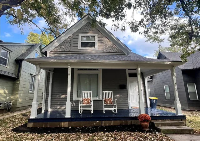 Photo 1 of Single family home for sale at 4121 Oak St, Kansas City, MO 64111 | MLS# 2647236 | Listing updated on 2026-10-22