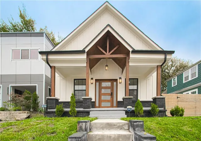 Photo 2 of Single family home for sale at 4529 Wyoming St, Kansas City, MO 64111 | MLS# 2647241 | Listing updated on 2026-10-28