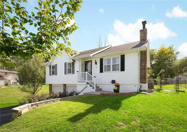 Photo 1 of Single family home for sale at 919 Northeast 114th St, Kansas City, MO 64155 | MLS# 2647242 | Listing updated on 2026-10-27