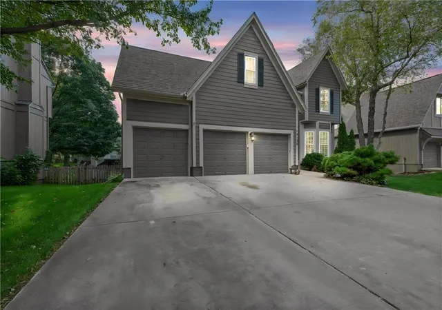 Single family home for sale at 12738 King St, Overland Park, KS 66213 | MLS# 2647243