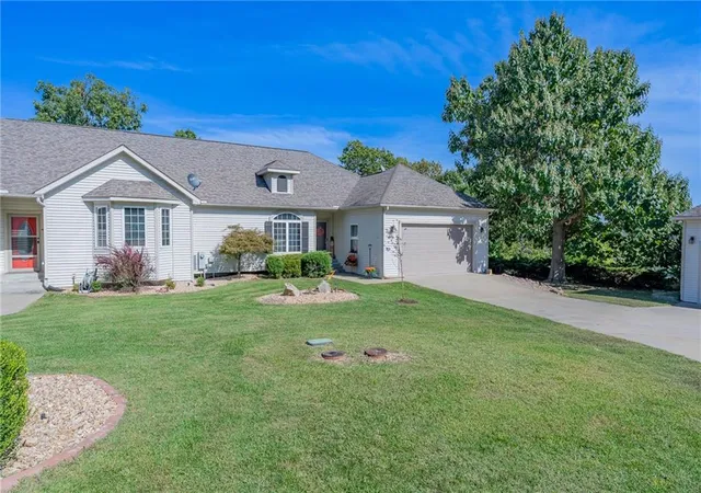 Photo 2 of Single family home for sale at 16 Buckingham Ct, Camdenton, MO 65020 | MLS# 2647248 | Listing updated on 2026-10-18