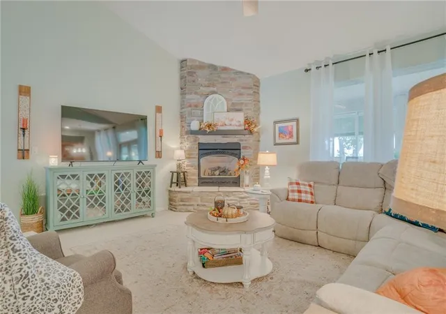 Photo 3 of Single family home for sale at 16 Buckingham Ct, Camdenton, MO 65020 | MLS# 2647248 | Listing updated on 2026-10-18