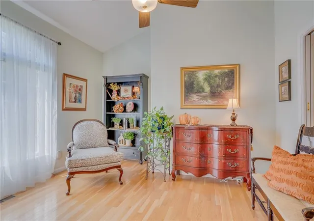 Photo 3 of House for sale at 16 Buckingham Ct, Camdenton, MO 65020 | MLS# 2647248 | Listing updated on 2026-10-18