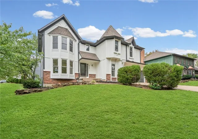 Photo 3 of Single family home for sale at 8206 Alden St, Lenexa, KS 66215 | MLS# 2647249 | Listing updated on 2026-10-17
