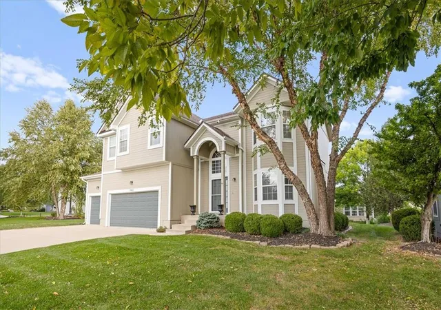 Photo 2 of Single family home for sale at 19821 W 96th Terrace, Lenexa, KS 66220 | MLS# 2647251 | Listing updated on 2026-10-16
