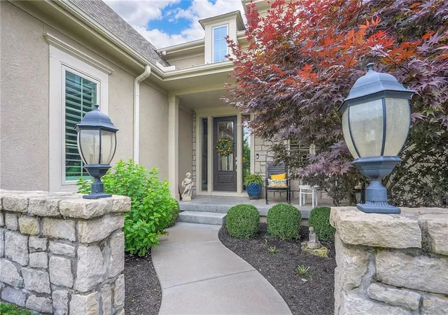 Photo 4 of Single family home for sale at 16700 Stearns St, Overland Park, KS 66221 | MLS# 2647255 | Listing updated on 2026-10-21