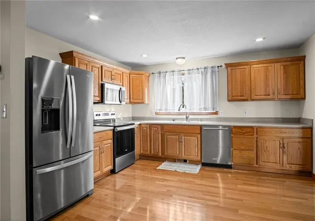 Photo 4 of Single family home for sale at 414 Benton Dr, Saint Joseph, MO 64504 | MLS# 2647258 | Listing updated on 2026-10-28