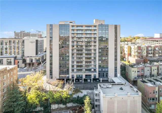 Photo 2 of Condo for sale at 4545 Wornall Rd #1109, Kansas City, MO 64111 | MLS# 2647259 | Listing updated on 2026-10-20