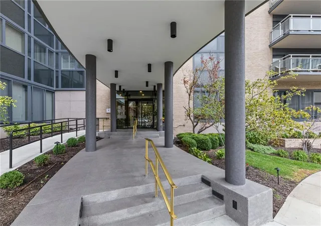 Photo 4 of Condo for sale at 4545 Wornall Rd #1109, Kansas City, MO 64111 | MLS# 2647259 | Listing updated on 2026-10-20