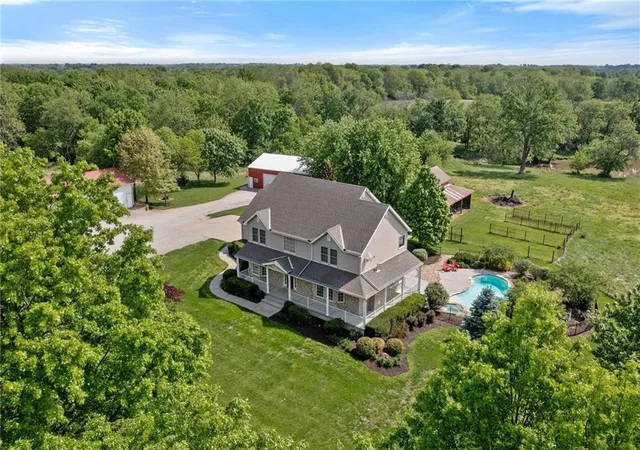 Photo 1 of Single family home for sale at 35559 Metcalf Rd, Louisburg, KS 66053 | MLS# 2647260 | Listing updated on 2026-10-17
