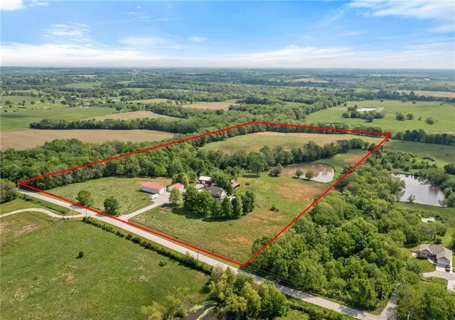 Photo 3 of Single family home for sale at 35559 Metcalf Rd, Louisburg, KS 66053 | MLS# 2647260 | Listing updated on 2026-10-17