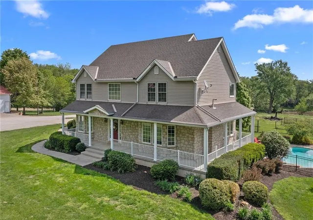 Photo 4 of Single family home for sale at 35559 Metcalf Rd, Louisburg, KS 66053 | MLS# 2647260 | Listing updated on 2026-10-17