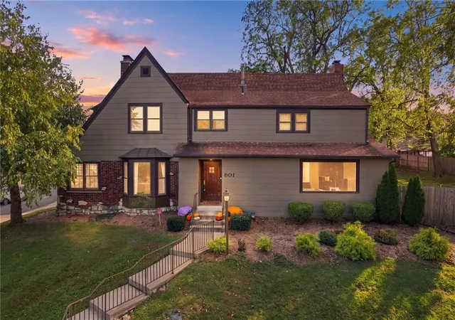 Photo 1 of Single family home for sale at 801 Valentine Rd, Kansas City, MO 64111 | MLS# 2647261 | Listing updated on 2026-10-24