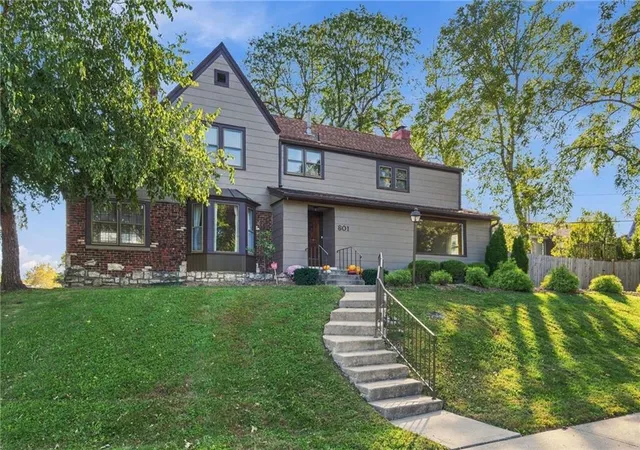 Photo 1 of Single family home for sale at 801 Valentine Rd, Kansas City, MO 64111 | MLS# 2647261 | Listing updated on 2026-10-24