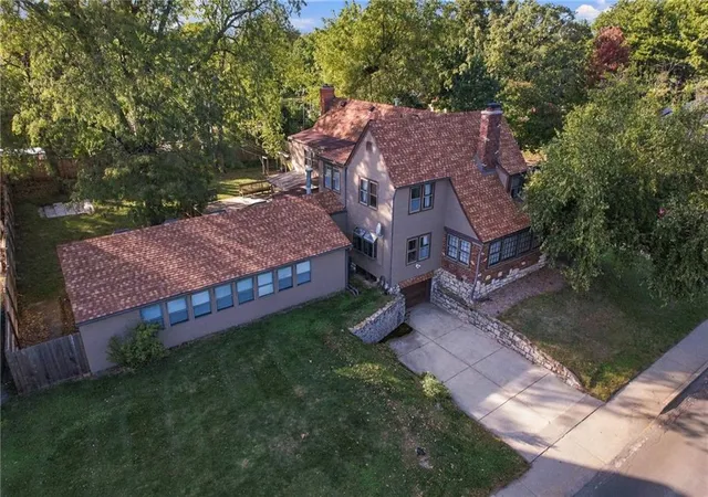Photo 3 of Single family home for sale at 801 Valentine Rd, Kansas City, MO 64111 | MLS# 2647261 | Listing updated on 2026-10-24