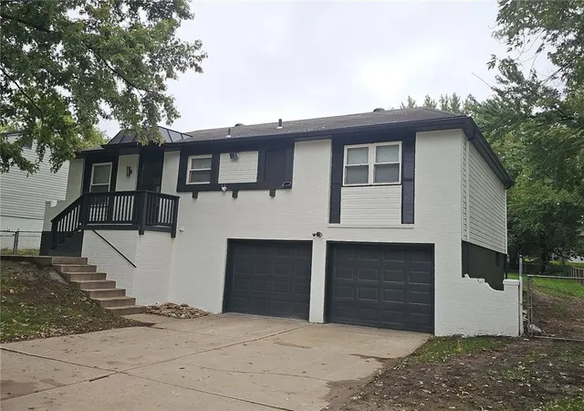 Single family home for sale at 816 Oxford Dr, Blue Springs, MO 64015 | MLS# 2647263