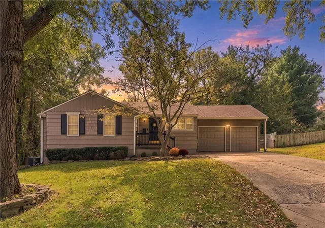 Photo 2 of Single family home for sale at 4717 W 77th Place, Prairie Village, KS 66208 | MLS# 2647264 | Listing updated on 2026-10-22